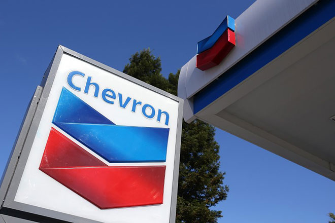 9. Chevron với năng lực sản xuất 3,5 triệu thùng dầu/ngày. Việc phát hiện ra dầu tại California năm 1879 đã dẫn tới việc thành lập Công ty dầu khí bờ biển Thái Bình Dương (PCOC). Sau nhiều năm thăng trầm, PCOC đã trở thành tập đoàn Chevron với hàng nghìn chi nhánh tại hơn 180 nước và đạt doanh thu 220 tỷ USD năm 2013.